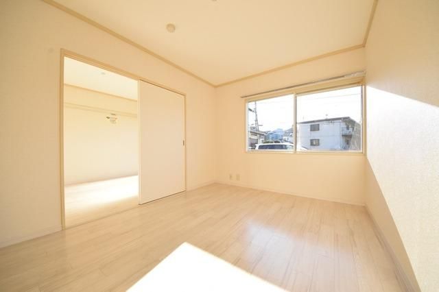 居室・リビング　☆明るい室内です♪☆