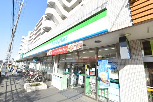 コンビニ　ファミリーマート 唐木田駅前店（コンビニ）まで843m