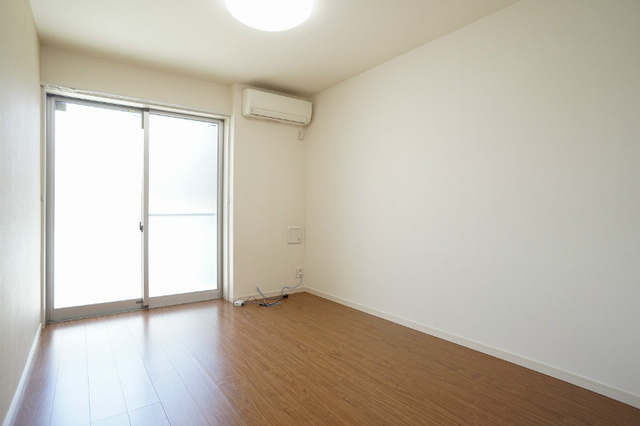 居室・リビング　参考写真（同建物別部屋のものです）