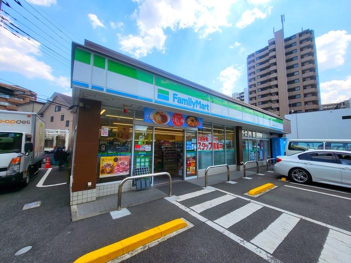 コンビニ　ファミリーマート（コンビニ）まで44m