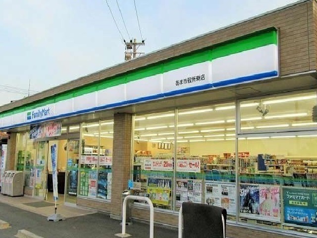 コンビニ　ファミリーマート（コンビニ）まで850m