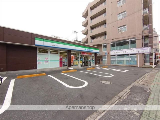 コンビニ　ファミリーマート（コンビニ）まで1018m