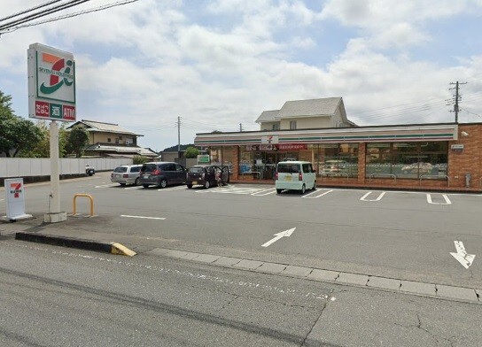 コンビニ　セブンイレブン裾野二ツ屋店（コンビニ）まで584m