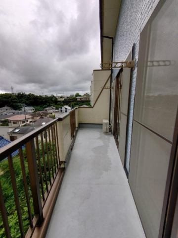 バルコニー　同じ建物のお部屋のお部屋の写真です。