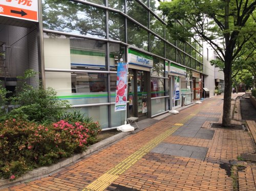 コンビニ　ファミリーマート古川橋駅前店（コンビニ）まで164m
