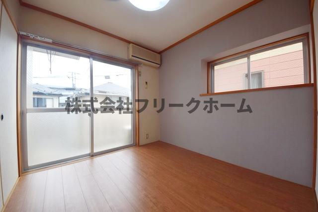 居室・リビング　別部屋参考写真です。