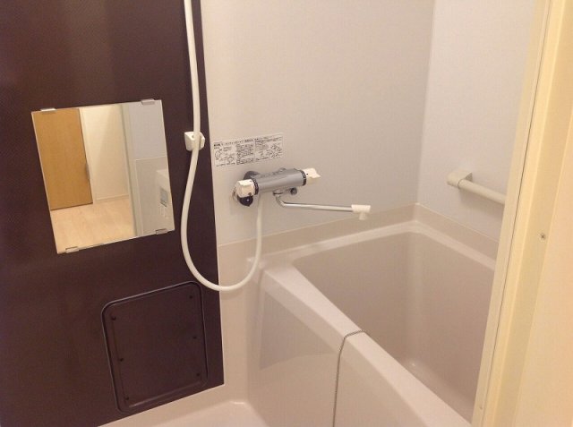 クレイノピノワール三津屋北の風呂写真