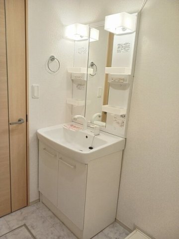 洗面設備　独立洗面台です
