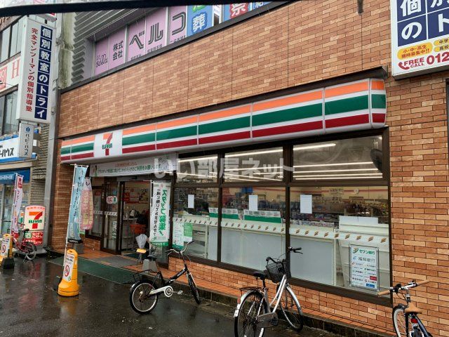 コンビニ　セブンイレブン 西鉄二日市駅前店（コンビニ）まで830m
