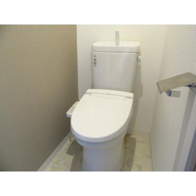 トイレ　※写真は同タイプ住戸です。