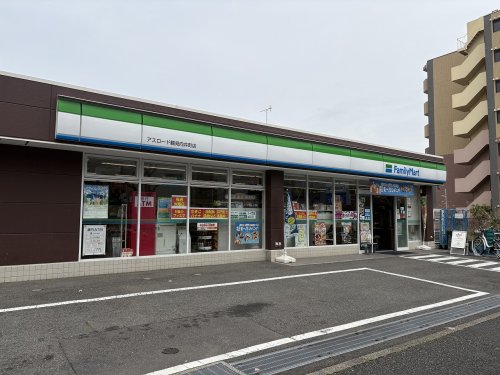 コンビニ　ファミリーマート 鶴見向井町店（コンビニ）まで307m