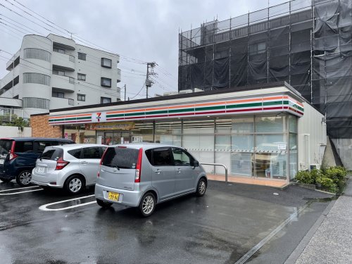 コンビニ　セブン-イレブン 横浜北山田１丁目店（コンビニ）まで571m