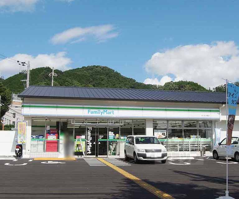コンビニ　ファミリーマート白川北大路店（コンビニ）まで100m