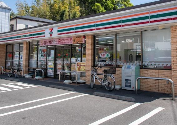 コンビニ　セブンイレブン 世田谷経堂本町通り店（コンビニ）まで803m