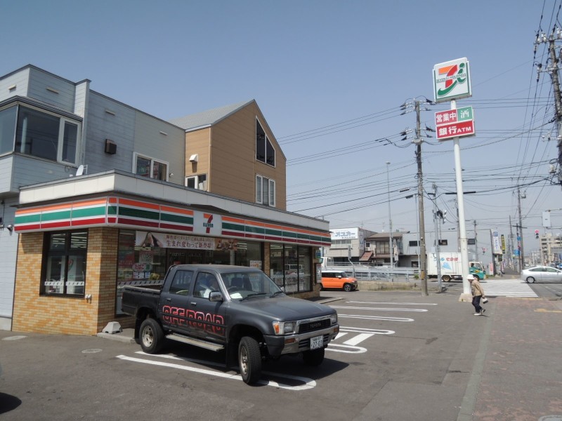 コンビニ　セブンイレブン万代町店（コンビニ）まで914m