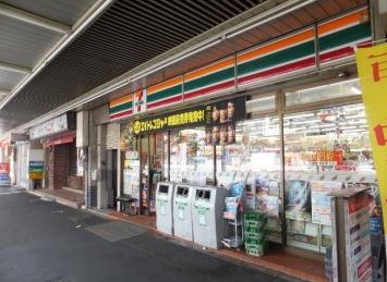 コンビニ　セブンイレブン江東門前仲町店（コンビニ）まで80m