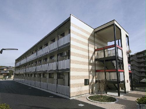 【レオパレス西京の建物外観】