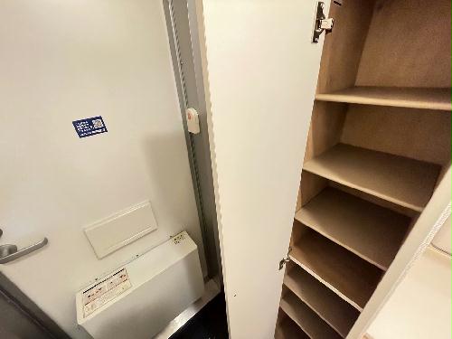 玄関　設備・仕様は号室により異なる為、現況を優先致します。