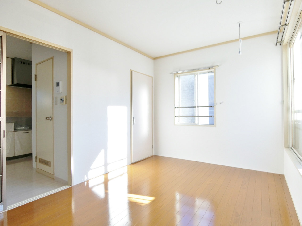その他部屋・スペース　洋室を別角度から。