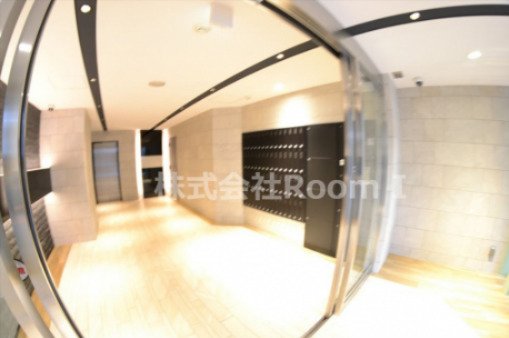 エントランス　落ち着いたエントランスです