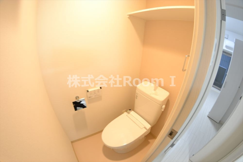 トイレ　落ち着いた色調のトイレです