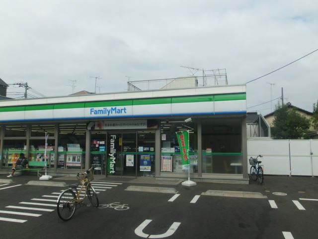 レンタルビデオ　ファミリーマート（レンタルビデオ）まで130m