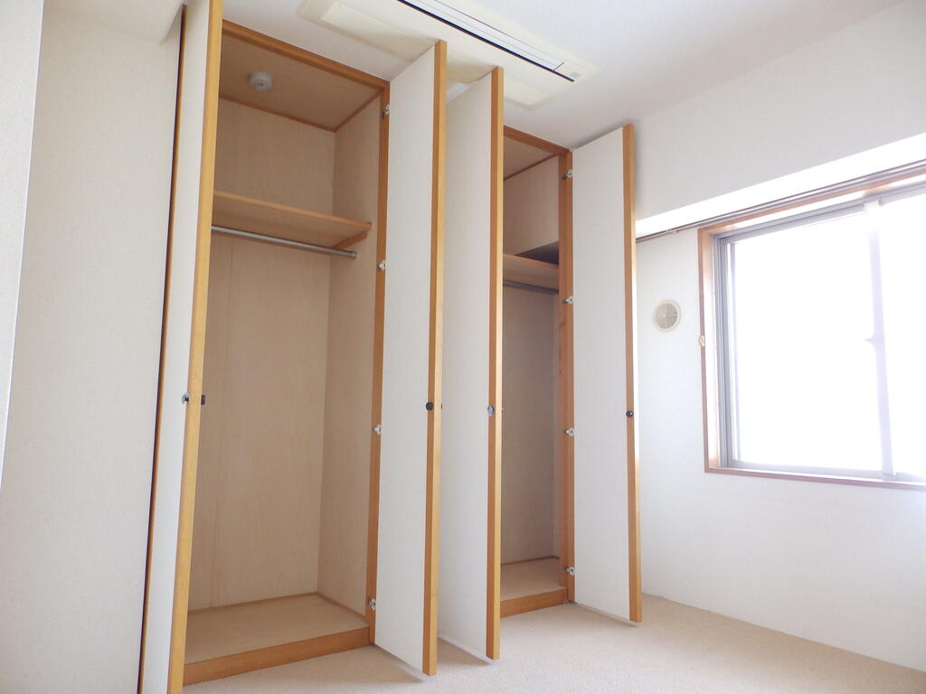 収納　各部屋あります