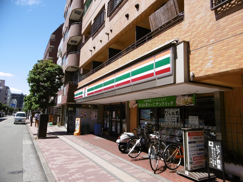 コンビニ　セブンイレブン三鷹駅南通り店（コンビニ）まで160m