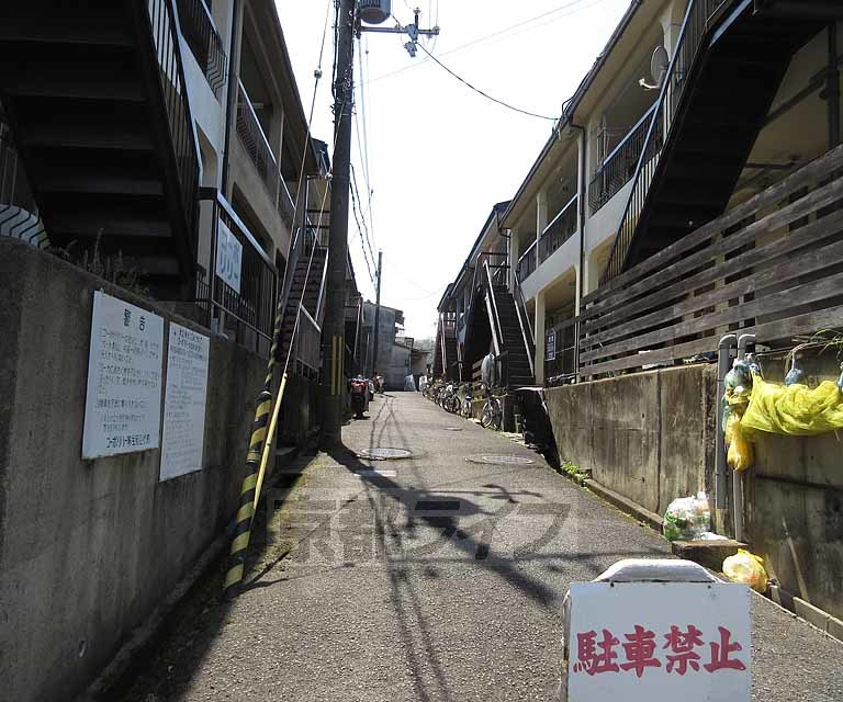 【京都市山科区西野山中畑町のアパートの建物外観】