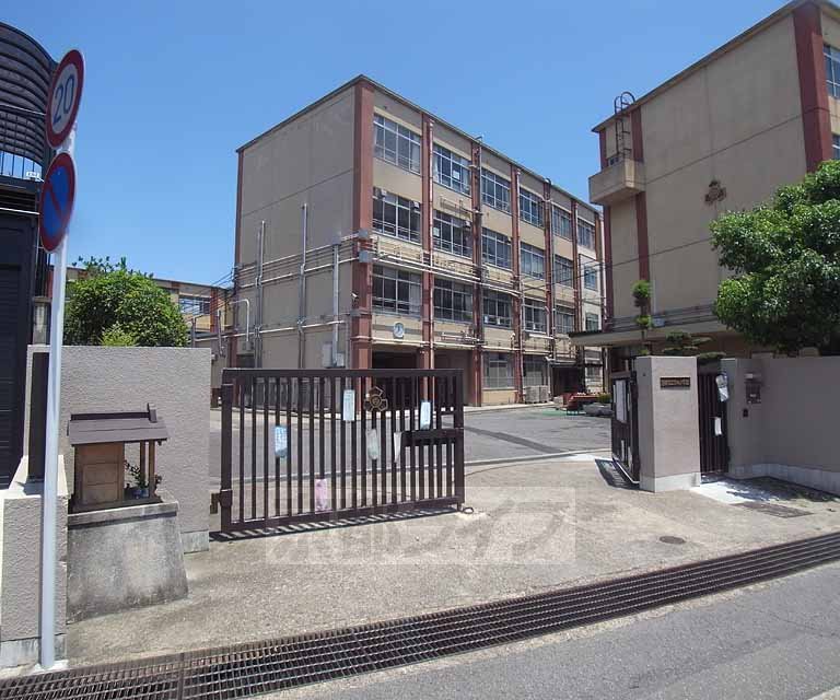 【京都市山科区西野山中畑町のアパートの小学校】