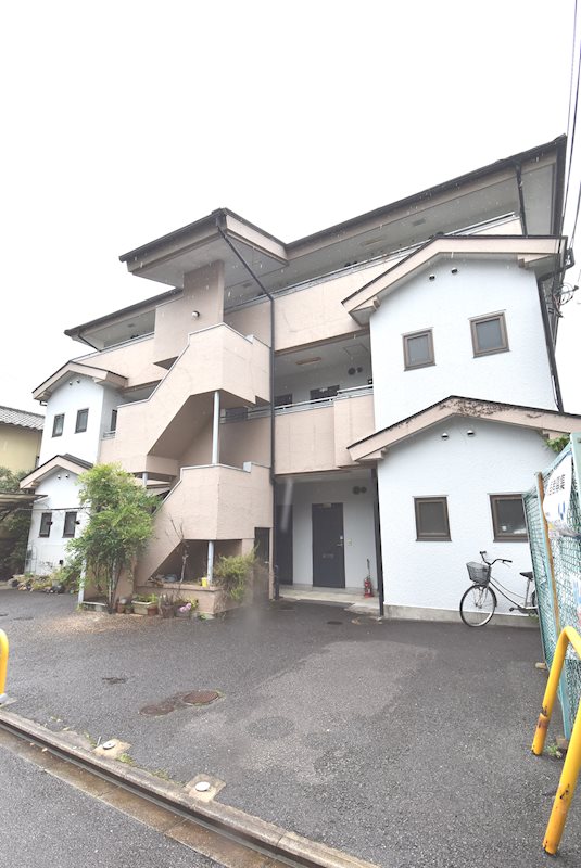 京都市東山区泉涌寺山内町のマンションの建物外観