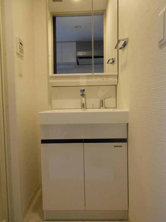 洗面設備　同モデル同タイプのものを使用