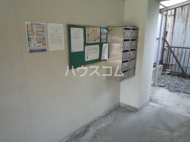 【名古屋市中村区上米野町のマンションのエントランス】