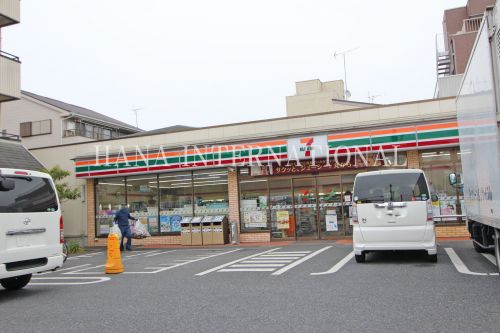コンビニ　セブンイレブン・足立伊興小西店（コンビニ）まで593m
