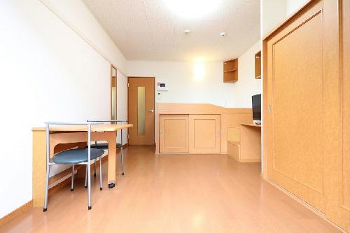 居室・リビング　１Ｆはフローリング仕様　２Ｆ以上は絨毯仕様となります。