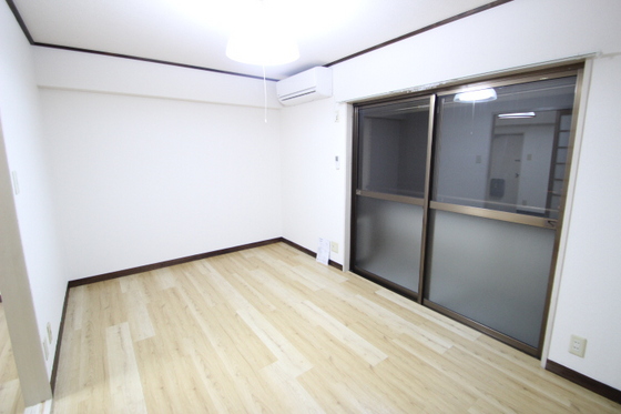 居室・リビング　※別号室のお写真です