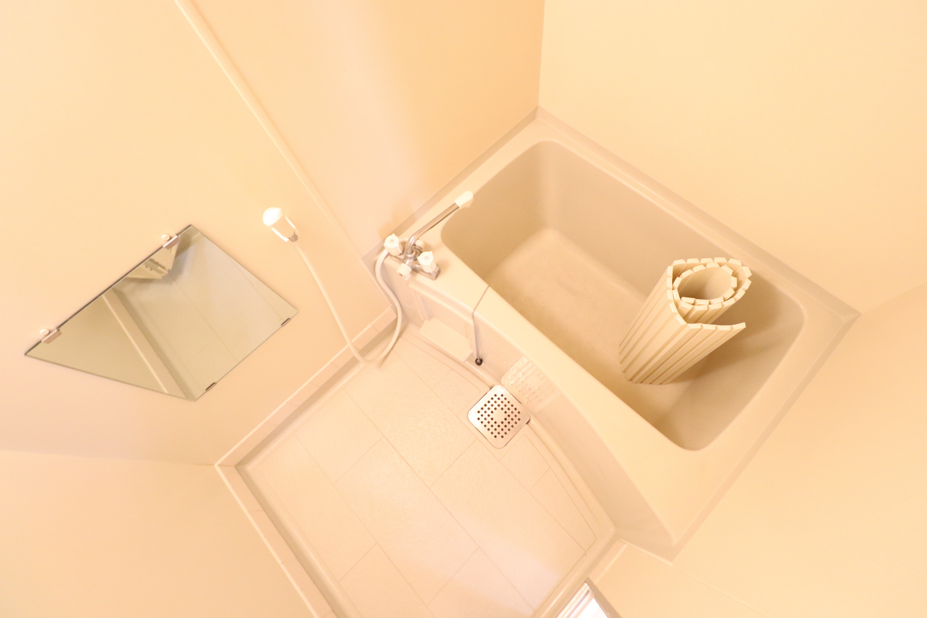 バス・シャワールーム　鏡付きのお風呂です♪