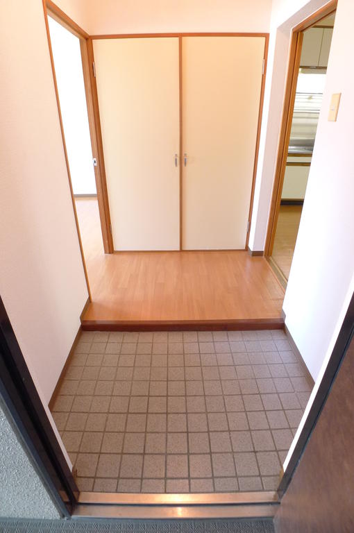玄関　（写真は同物件イメージです。）