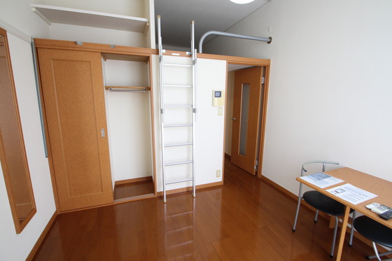 居室・リビング　※別部屋の写真です