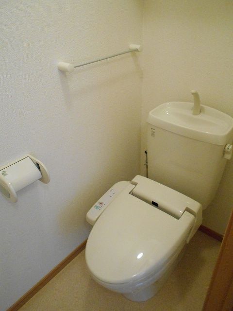 【四国中央市土居町津根のアパートのトイレ】
