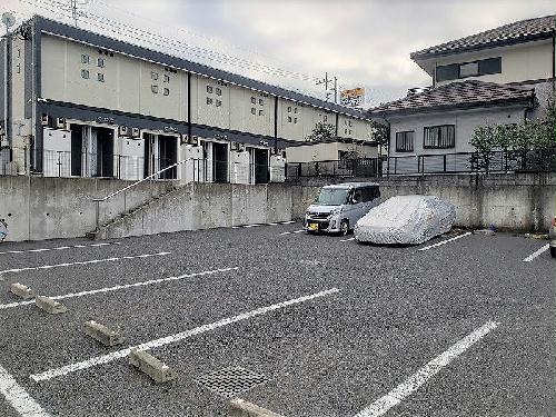 【レオネクストソレイユの駐車場】