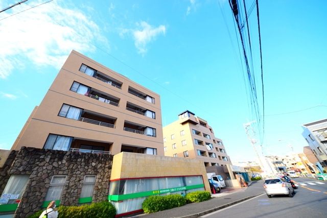 横浜市旭区さちが丘のマンションの建物外観