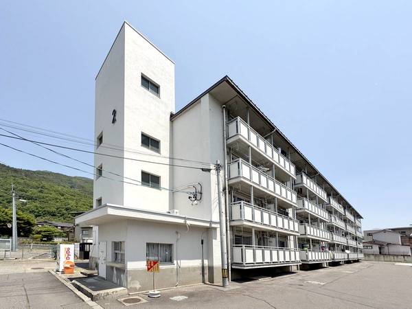 【ビレッジハウス上田1号棟の建物外観】