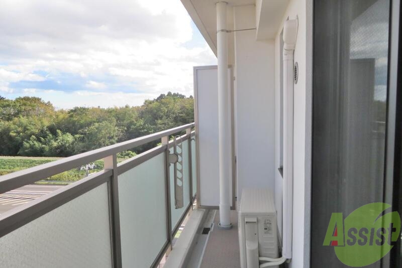 バルコニー　晴れた日にはお布団もほせそうですね。