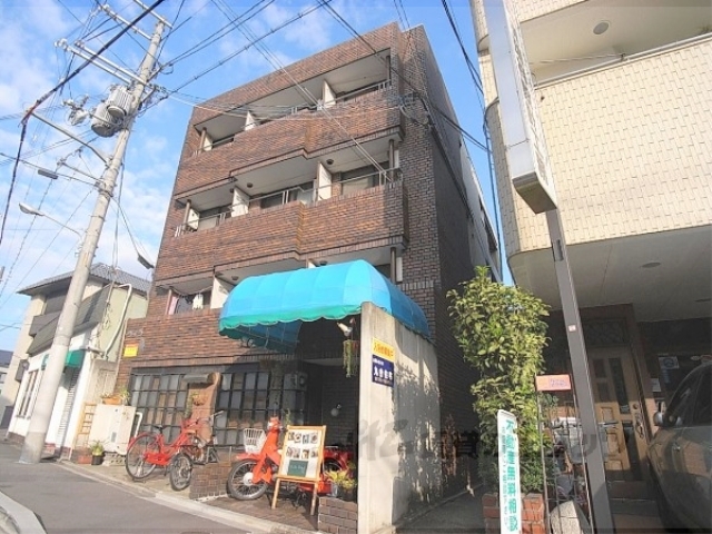 京都市上京区上立売町のマンションの建物外観