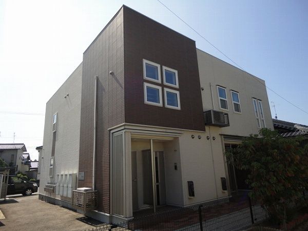 小松市矢田野町のアパートの建物外観