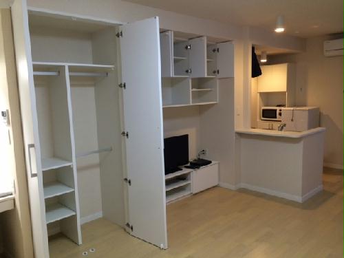 収納　クローゼット中も仕切りがあるので使いやすいです。