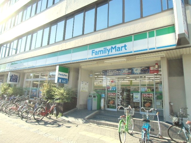 コンビニ　ファミリーマート北加賀屋２丁目店（コンビニ）まで214m