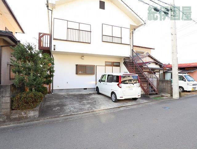 【イチヨシハイツの駐車場】