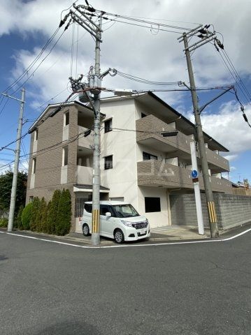 京都市右京区梅津北浦町のマンションの建物外観